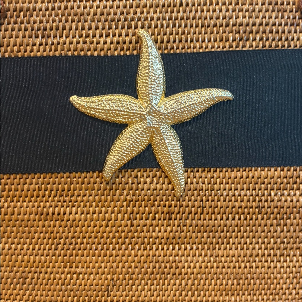 New Lisi Lerch Bosom Buddy Bags Woven Coastal Tote Starfish - Picture 2 of 6